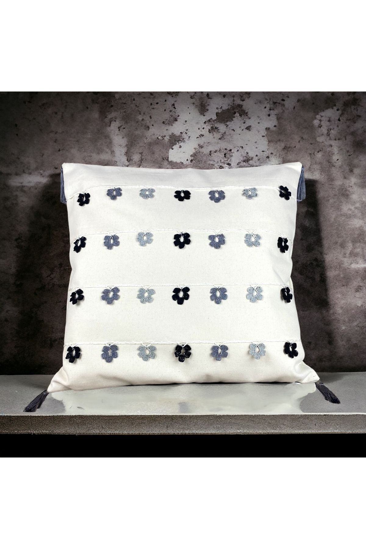 El Yapımı Antrasit Oyalı Pamuk Dekoratif Yastık/ Tek Kırlent Kılıfı